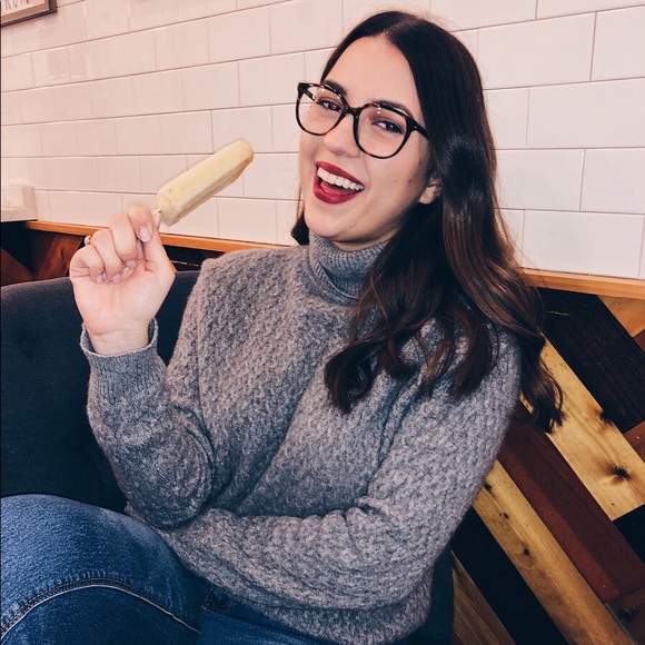 Meet Your Posher: Rachel - Picture 2 of 3